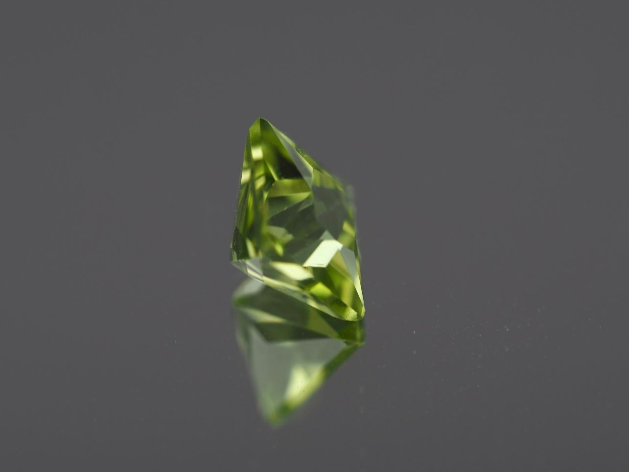 Edelsteine: Beautiful Green Peridot Princess Cut - 1.19ct – Neu und originalverpackt aus Buchs SG von OTNaturalGems 6
