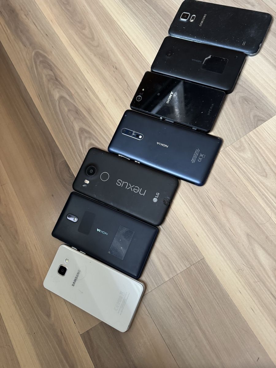Portables: Lot de téléphone portable  – Défectueux à Biel/Bienne par Baol1