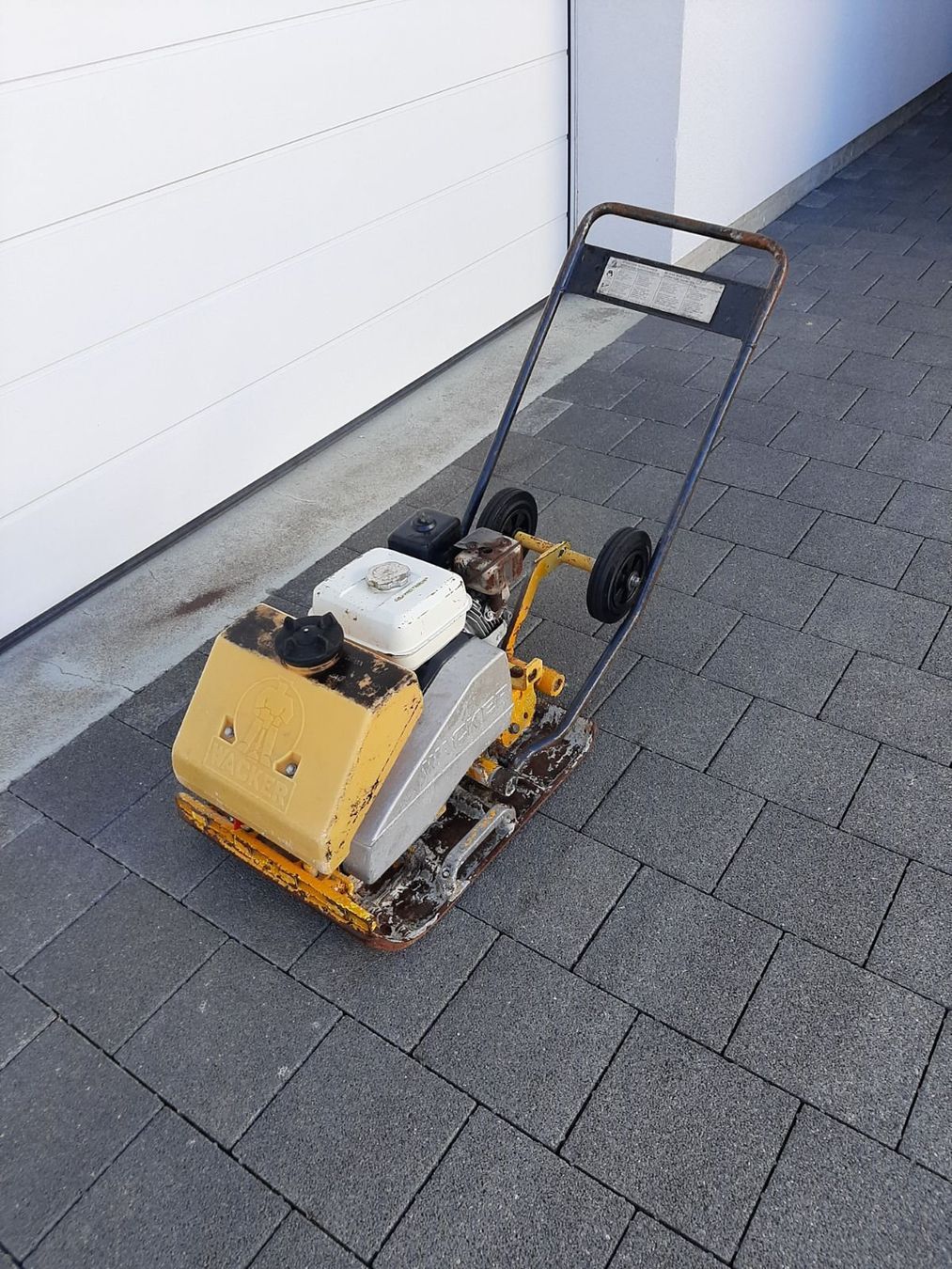 Wacker Neuson Tutte le macchine: Vibroplatte Rüttelplatte Wacker Neuson Honda – Difettoso da Rain venduto da Kleinmoto 3