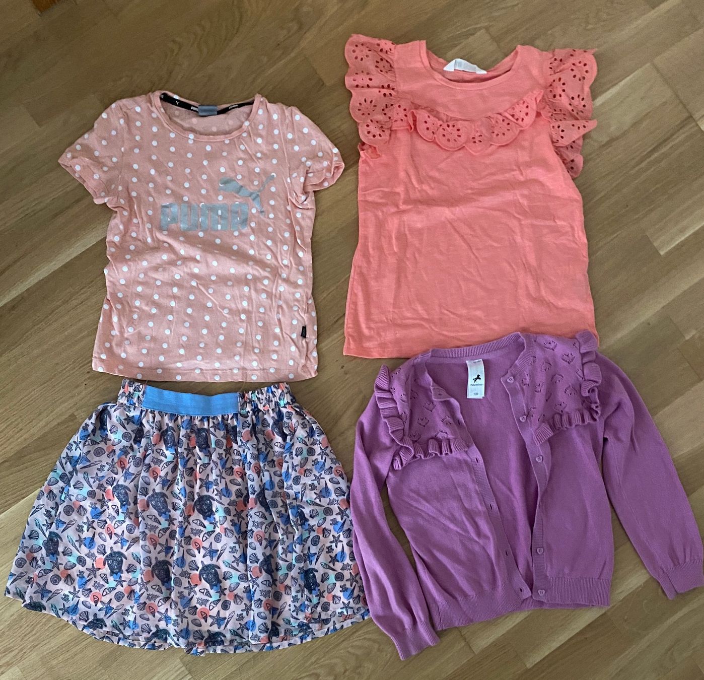 Kleiderpakete & -sets: 4 - Teiliges Kleiderpaket Gr. 122-140 – Gebraucht aus Gossau SG von Gusho