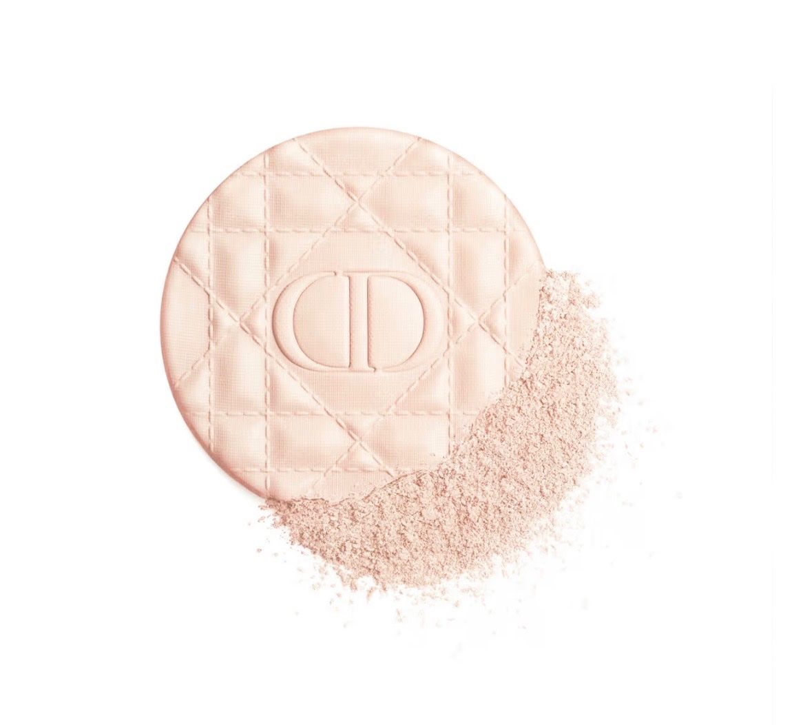 Dior Make-up: Dior Forever Nude Matte Filter Puder - Fair – Usato da Effretikon venduto da YaMn 5