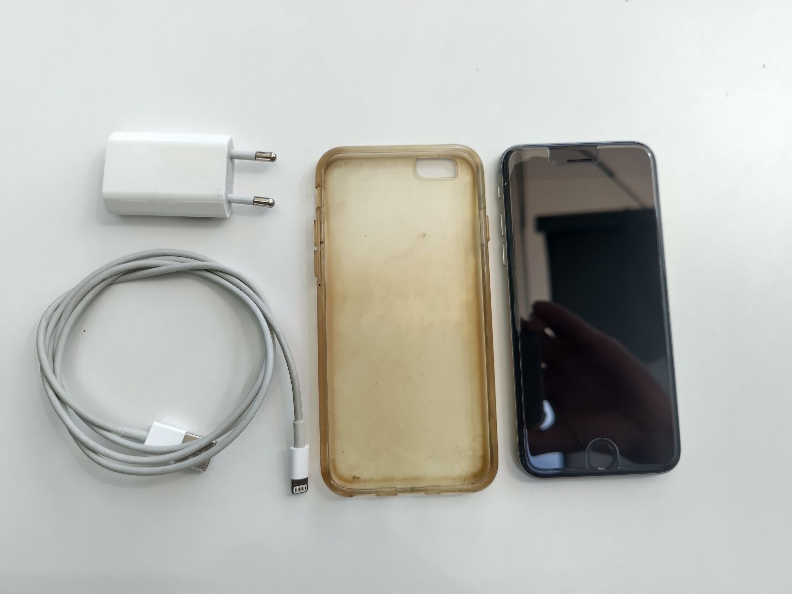 Apple Telefoni cellulari / Smartphones: iPhone 6s mit Ladekabel, Stecker und Hülle, Silber, 64GB – Usato da Brunnen venduto da mor_t6t6