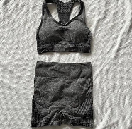 Sportset Damen Grau  Seamless Shorts & Sport-BH