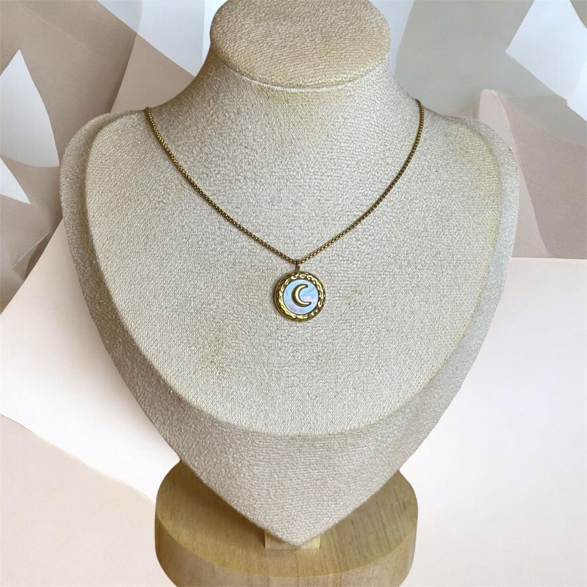 Colliers: Collier – Neuf avec emballage d'origine à Châtel-St-Denis par Montclair_Swiss