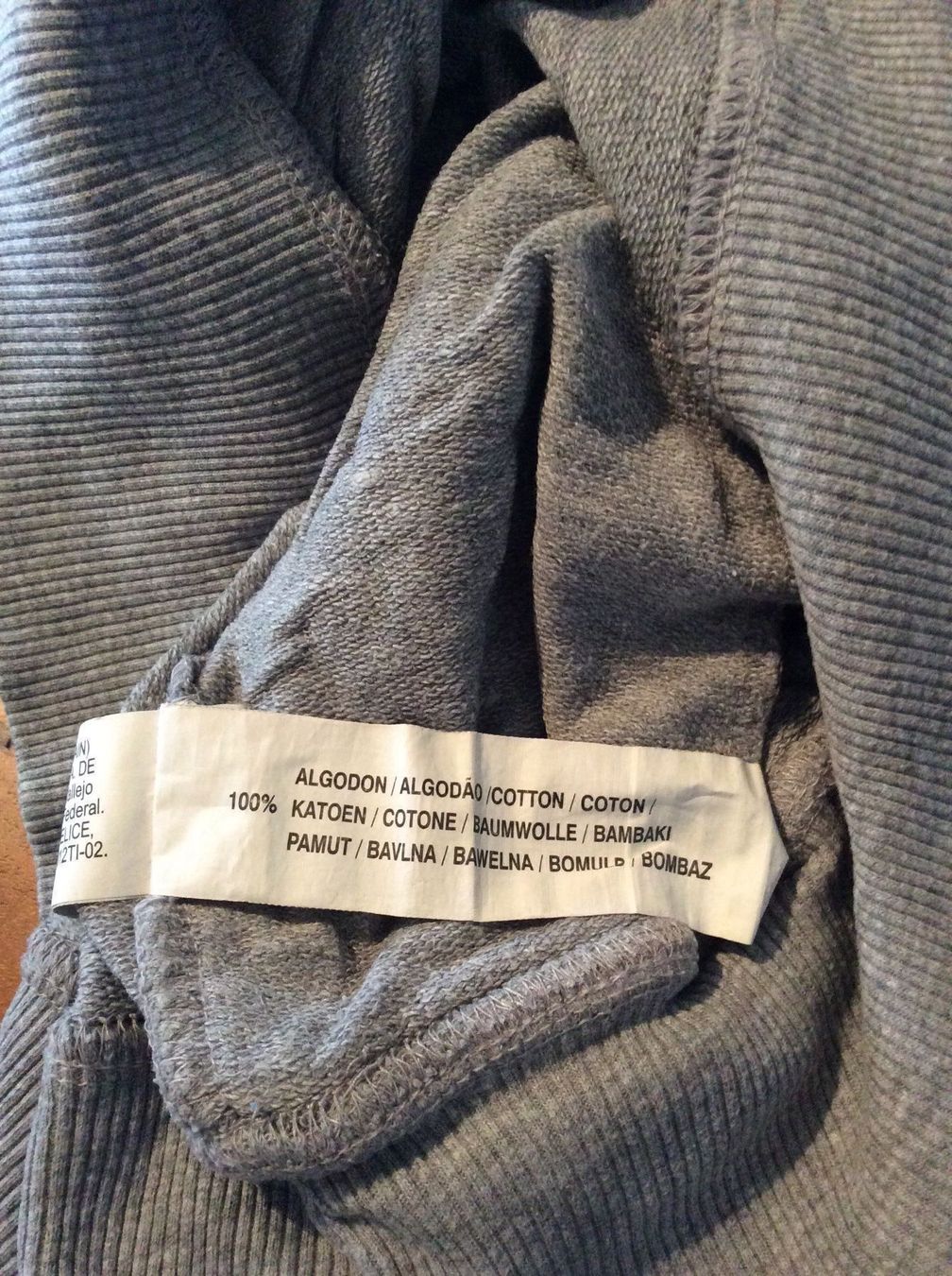 Maglioni & Felpe: Pullover mit Kapuze – Usato da Bülach venduto da Jackybabue 2