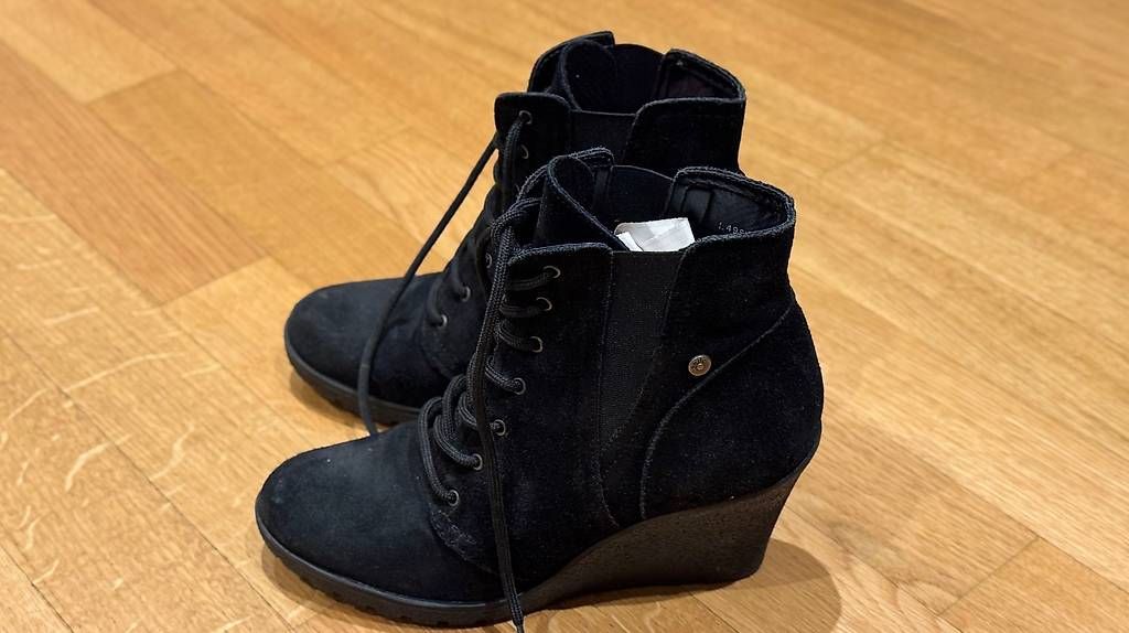 Chaussures femmes: Schwarze Damenstiefel Grösse 39 – D'occasion à Matten b. Interl par atc_p2hb