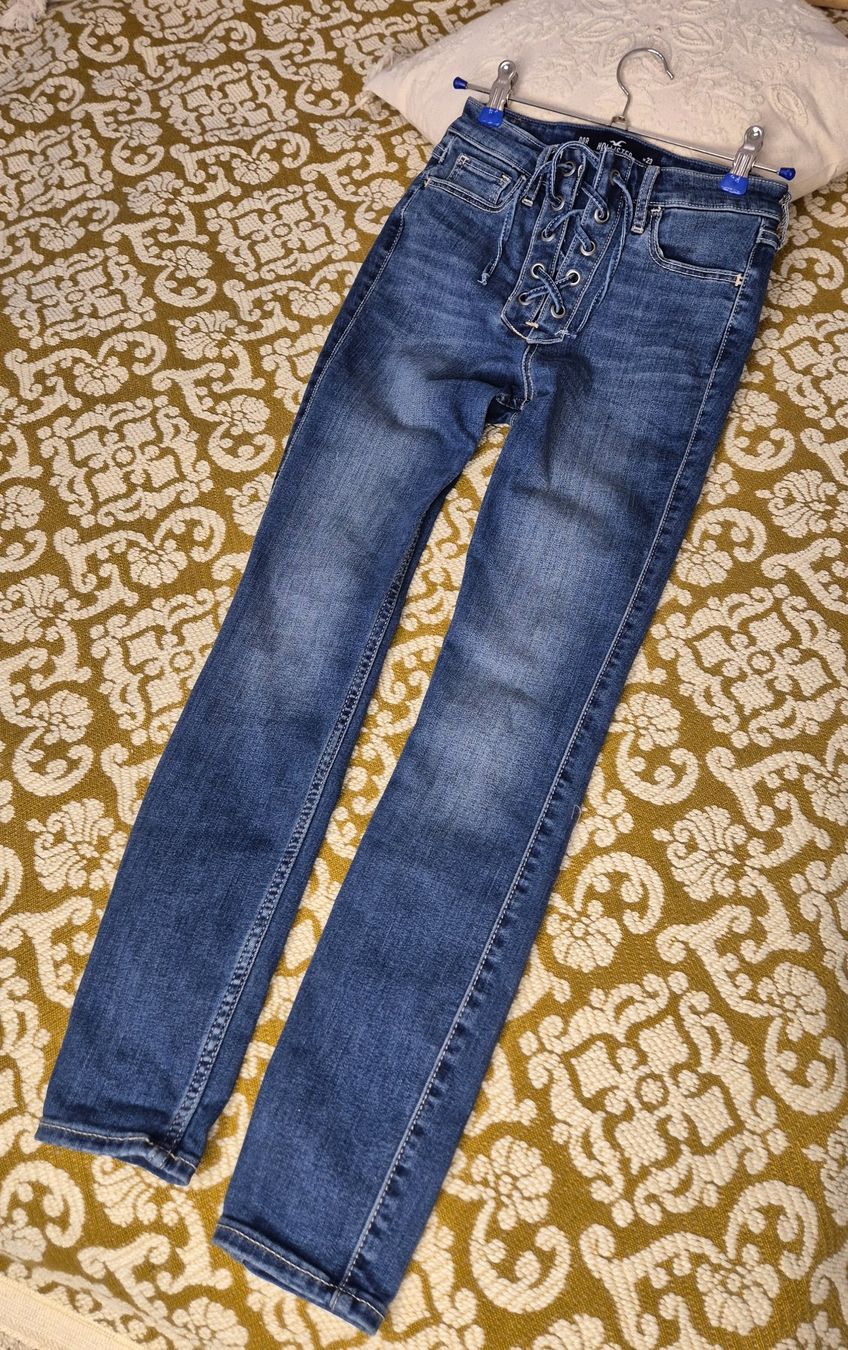 Hollister Jeans: Hollister Jeans – Gebraucht aus Leissigen von ali_k9v8 1