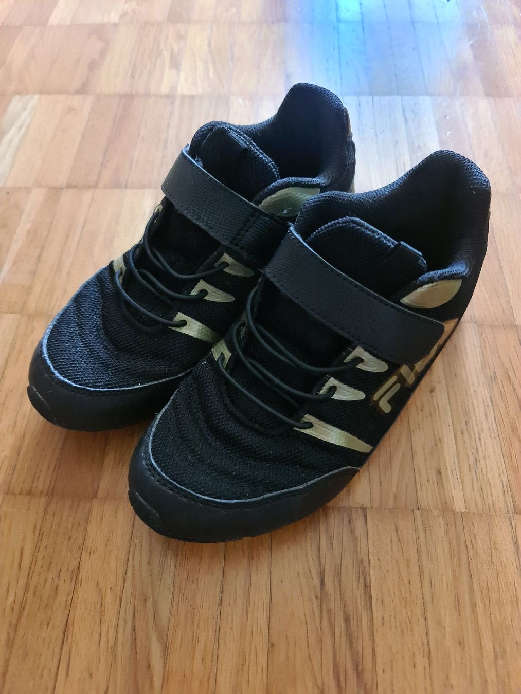 Fila Schuhe für Jungen: Fila Sneaker schwarz Grösse 35  – Neu (gemäss Beschreibung) aus Emmenbrücke von gatasalvache