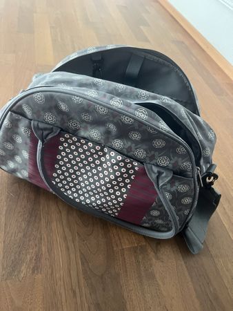 Stylish Grey Diaper Bag - Perfect for Autumn Outings!