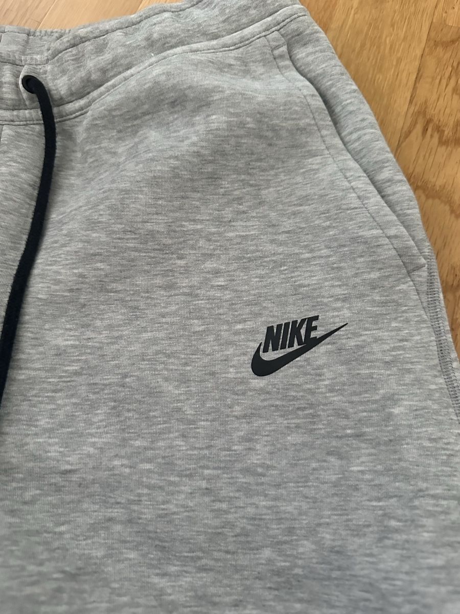 Nike Pantaloni: Herren Nike Jogginghose Gr/L – Nuovo (secondo la descrizione) da Basel venduto da Ivana_4 2