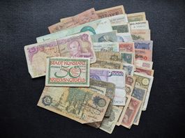 Lot: 30 Banknoten aus aller Welt