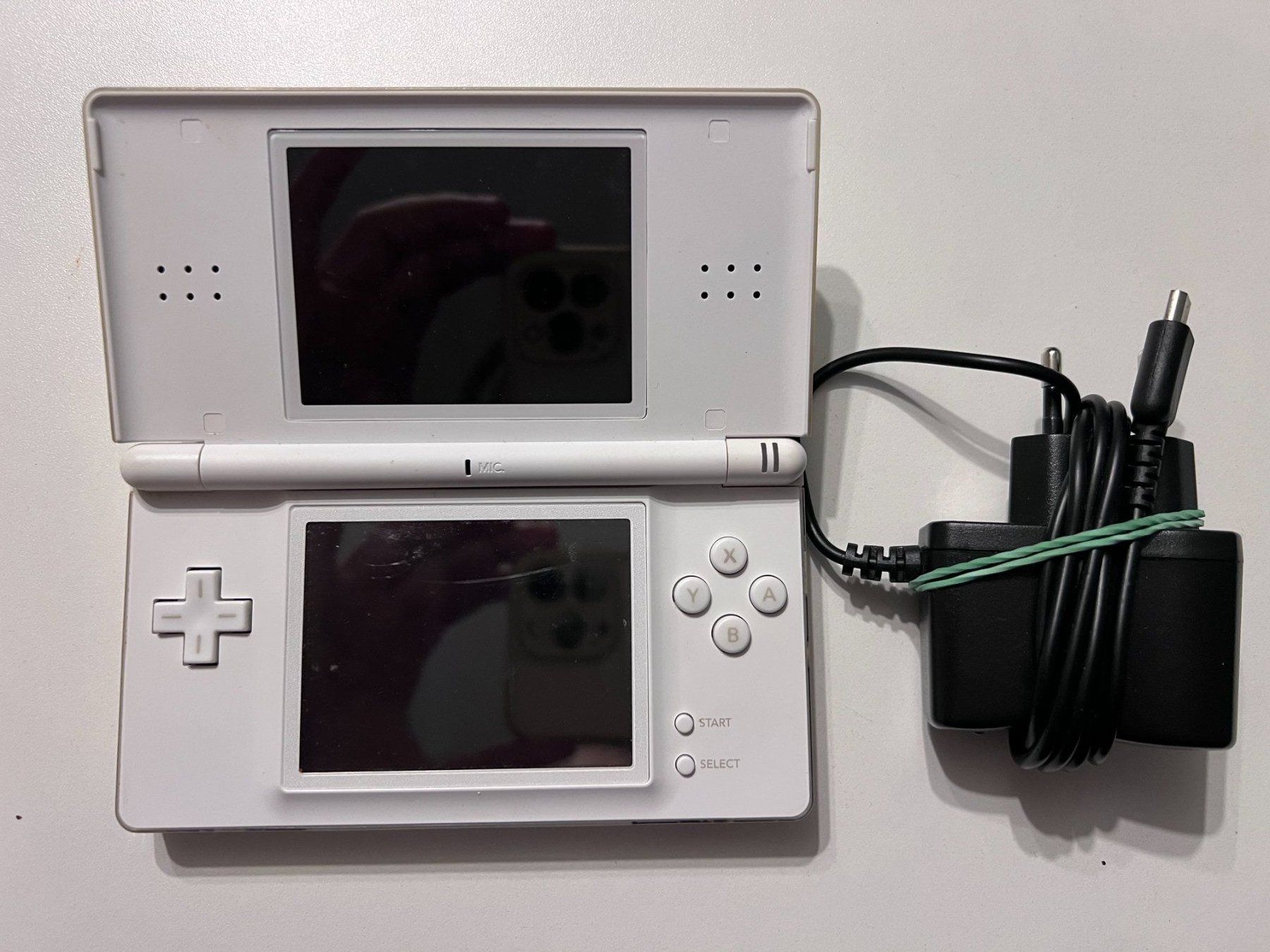 Nintendo Console: Nintendo DS mit Ladekabel – Usato da Reinach BL venduto da bermuda-dreieck