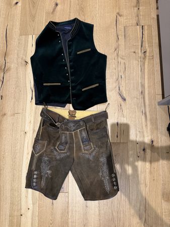 Oktoberfest-Outfit mit Lederhose und Trachtenweste – Gr. 48/