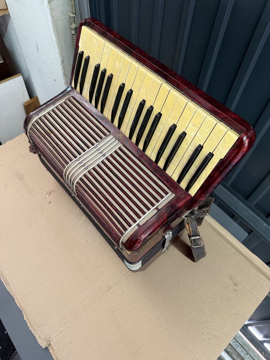 Hohner Strumenti musicali: Akkordeon Oehler aus Nachlass Zustand siehe Bilder – Difettoso da Kreuzlingen venduto da Roller-Werkstatt 2