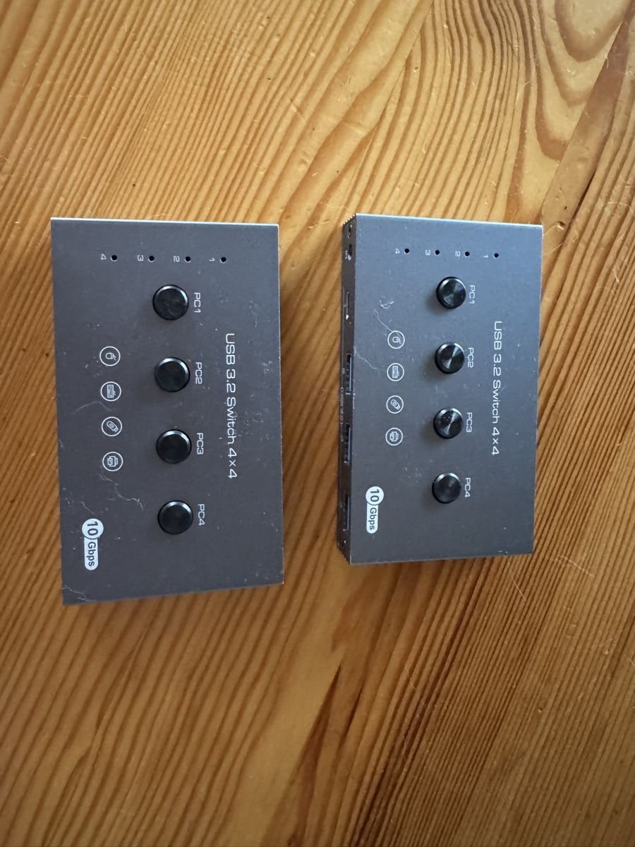 Hub & Switch: 2 x USB 3.2 Switch 4x4 10Gbps – Usato da Schwerzenbach venduto da nik_bcj2