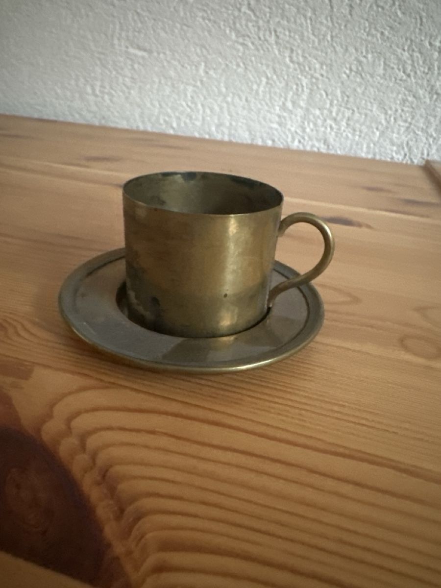 Tassen: Messing Kaffeetasse mit Untertasse, alt, gebraucht – Gebraucht aus Schwadernau von mirifiesta