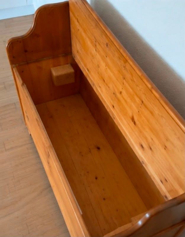 Bancs: Solid pine storage bench in excellent condition – D'occasion à Dietikon par Jacob-Alexandre 1