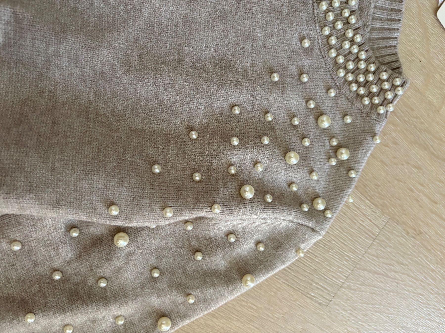 Maglioni & Felpe: Pullover beige mit Perlen neu mit Etikett Grösse S – Nuovo e nell'imballaggio originale da Zürich venduto da Caffeinecat 3