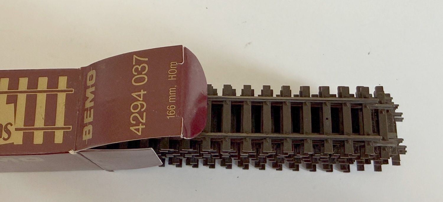 Bemo Modellini di ferrovie: Bemo Gleis gerade H0m 4294 037 – Usato da Samedan venduto da Gischpel25 2