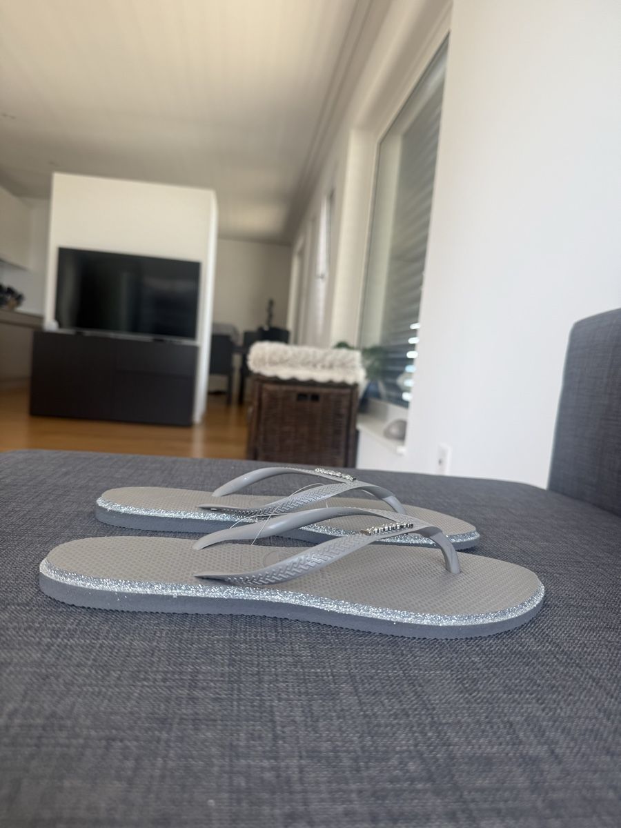 Havaianas Damenschuhe: Neue havaianas grau Gr. 41 – Neu und originalverpackt aus Bassersdorf von les_fw2p 1