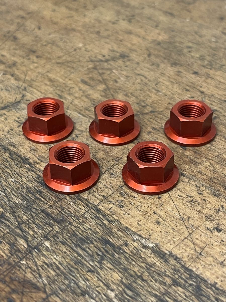 Ducati Tutti i ricambio per moto: 5x Aluminium Muttern M10x1mm, 7075 T6 – Usato da Sirnach venduto da Desmo8