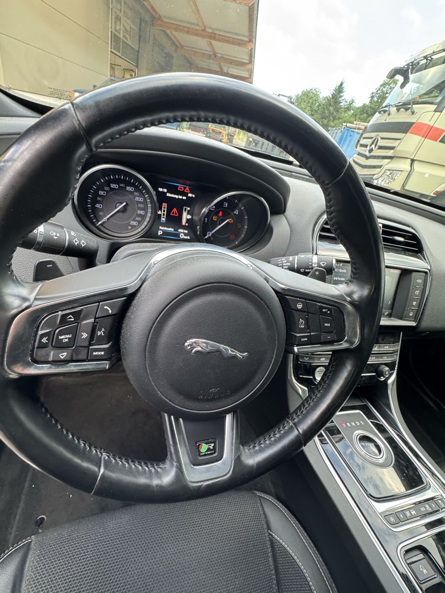 Jaguar Automobili: JAGUAR XE 20d – Difettoso da Neuhausen am Rheinfall venduto da dav_kxm8 7