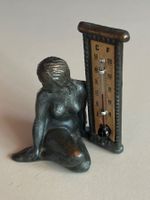 Dekoratives Thermometer mit Frauenfigur Messing alt