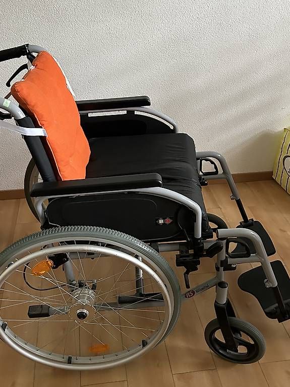 Chaises roulantes: Rollstuhl Marke B&B – D'occasion à Bannwil par mon_sx6q 1