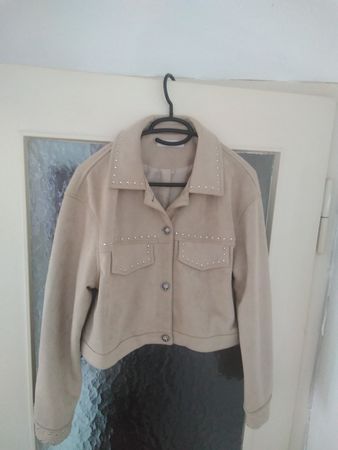 Damen Jacke beige Nieten Grösse S/M.neuwertig