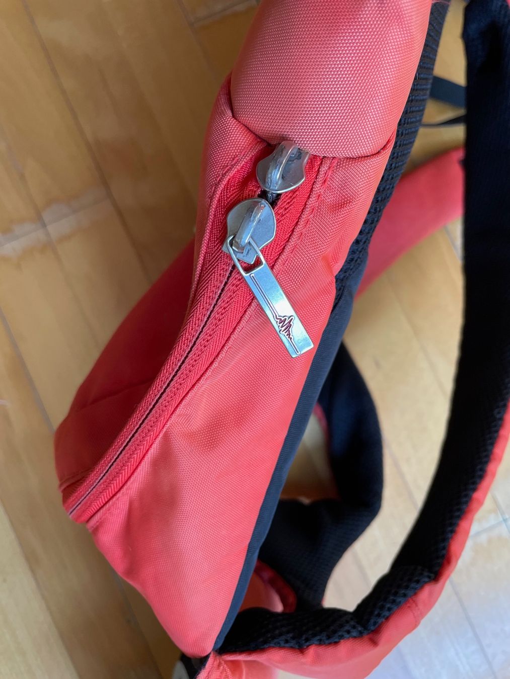 Zaini: Vintage Y2K Backpack Ferrari 25 L – Usato da Zürich venduto da le_souk 5