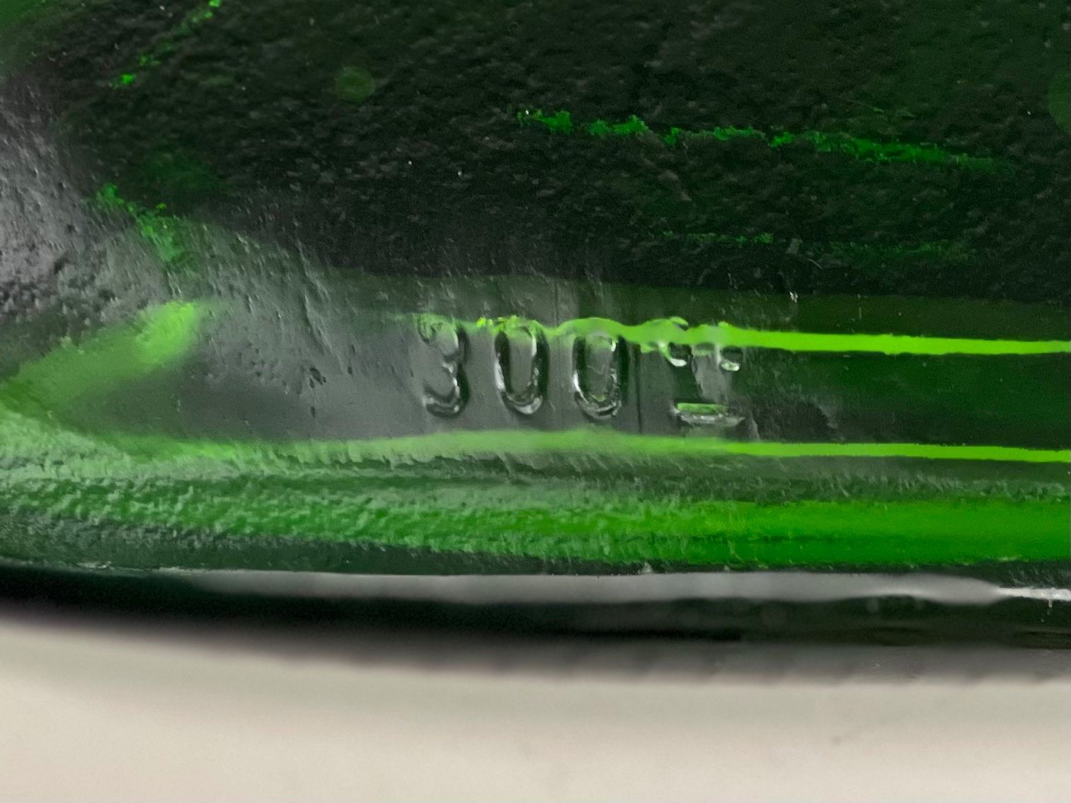 Sonstiges Geschirr & Gläser: Dekorative Flasche aus Glas, geschmolzen – Gebraucht aus Olten von ELHANDEL 2