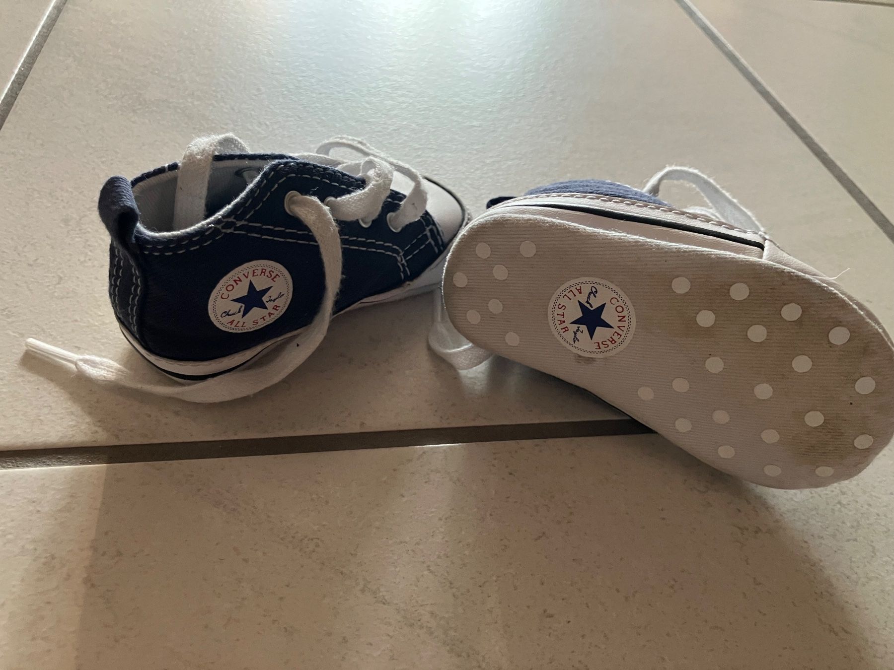 Converse Schuhe für Jungen: Converse Babyschuhe 18 – Gebraucht aus Chur von steffeli04