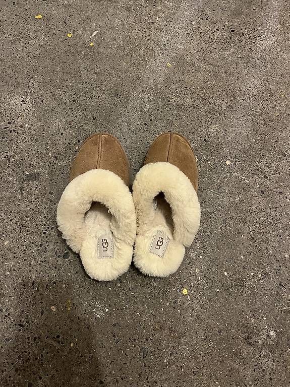 Scarpe da donna: Ugg DISQUETTE Pantoffel Grösse 39 – Usato da Basel venduto da pat_mx6g