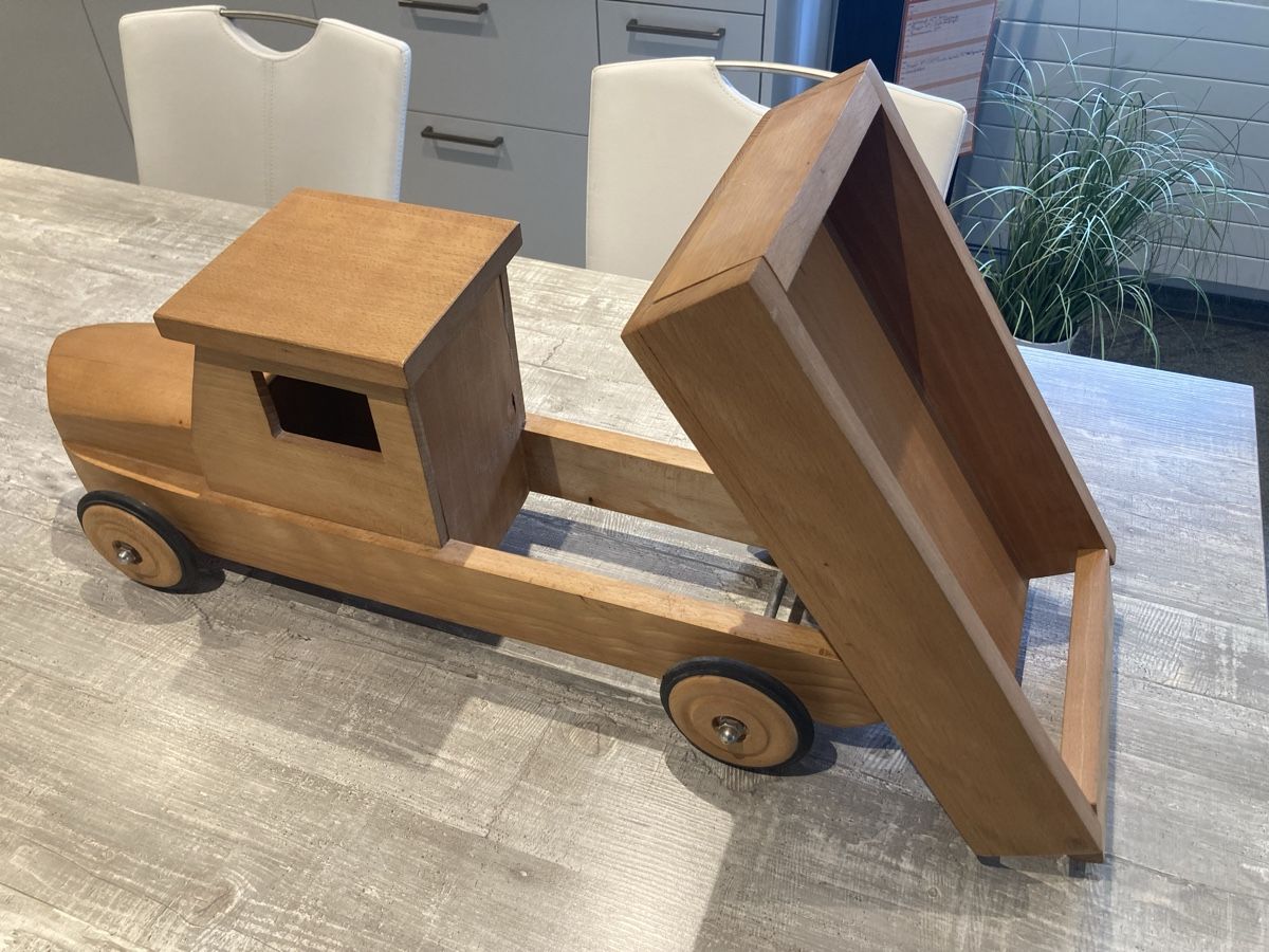 Giocattoli: Holzlastwagen – Usato da Schwändi GL venduto da Blacklife 3