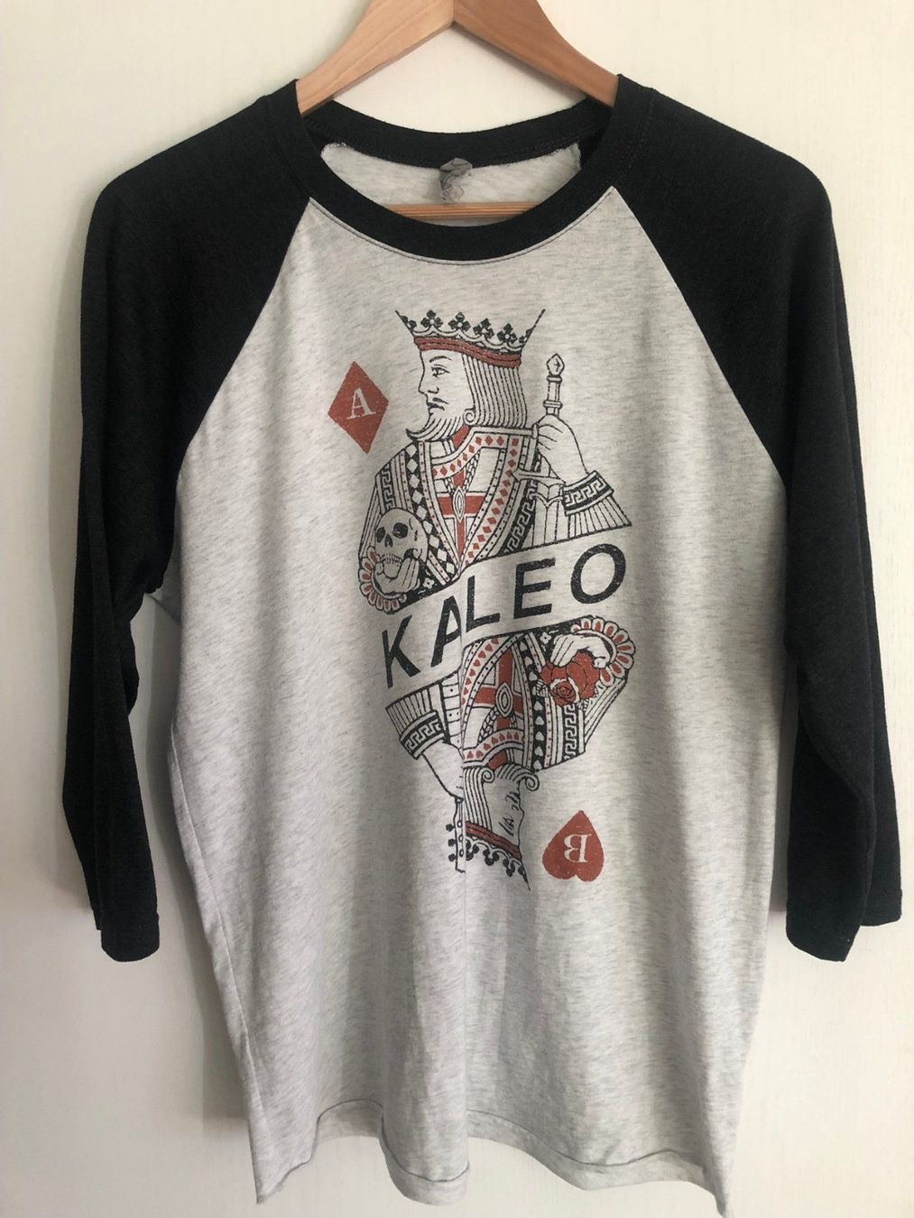 T-shirt: Kaleo Raglan Shirt - L – Usato da Winkel venduto da Studi66