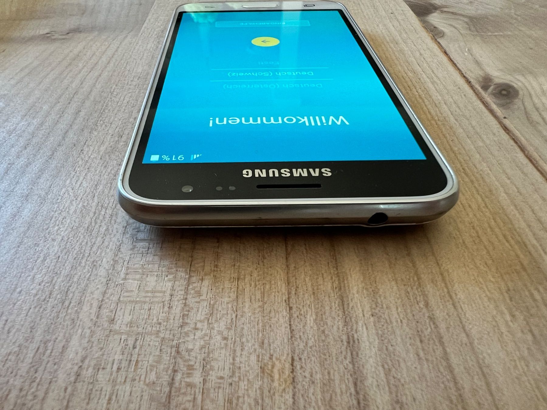 Samsung Handys / Smartphones: Samsung Galaxy J3 (2016) weiss – Gebraucht aus Burgdorf von A006972 8