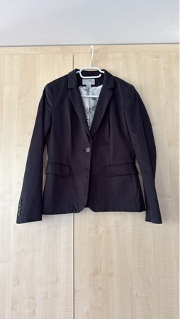 Schwarzer Blazer, elegant und zeitlos, Grösse 42
