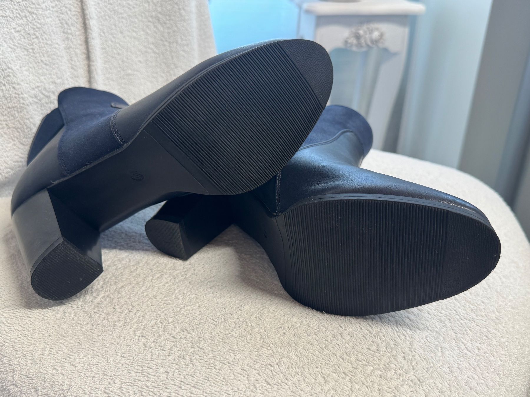 Chaussures femmes: Stiefelette Kunstleder dunkelblau Gr. 38 – Neuf avec emballage d'origine à Zäziwil par blackpearl 1