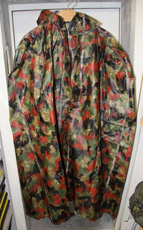 Schweizer Armee Pelerine TAZ 83 mit Kapuze, neuwertig