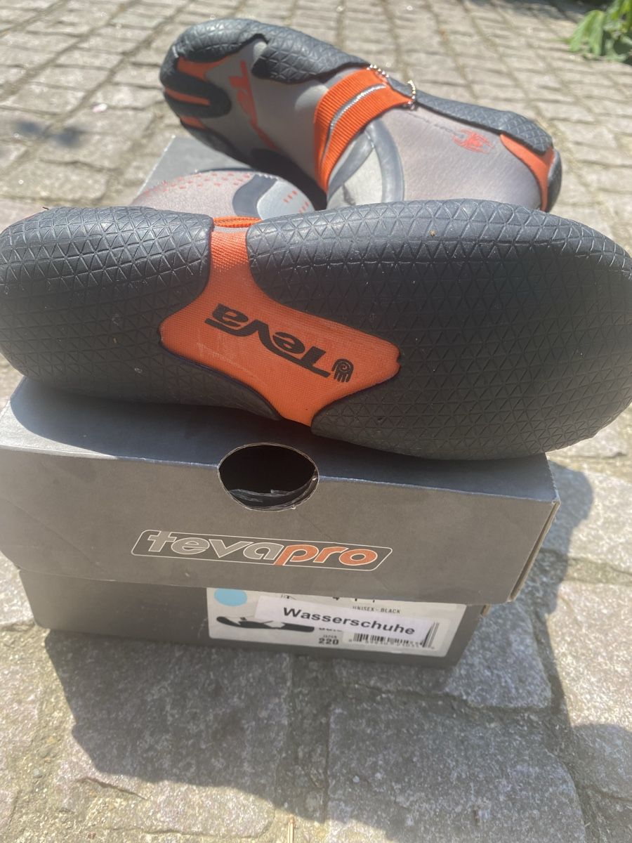 Teva Scarpe per ragazzi: Teva Wasserschuhe Gr. 35,5 Neu – Usato da Winterthur venduto da heart 3