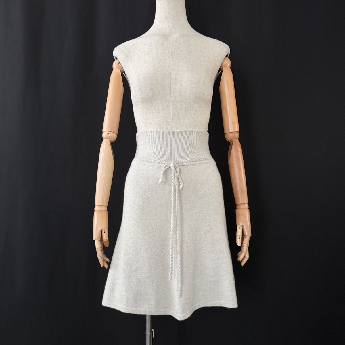 Hemisphere Gonne: HEMISPHERE Cashmere Skirt – Nuovo (secondo la descrizione) da Emmen venduto da Avviivva_Com2023