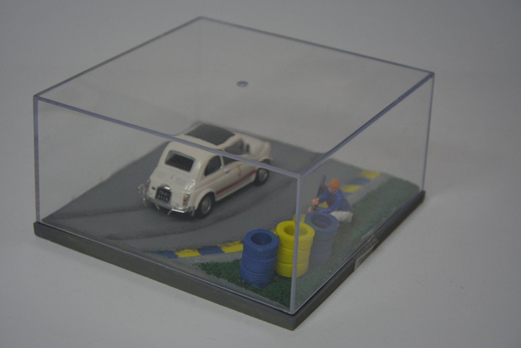 Fiat Modellautos: Fiat 500 Abarth , Diorama , 1:43 – Neu (gemäss Beschreibung) aus Goldach von Feivel9 5
