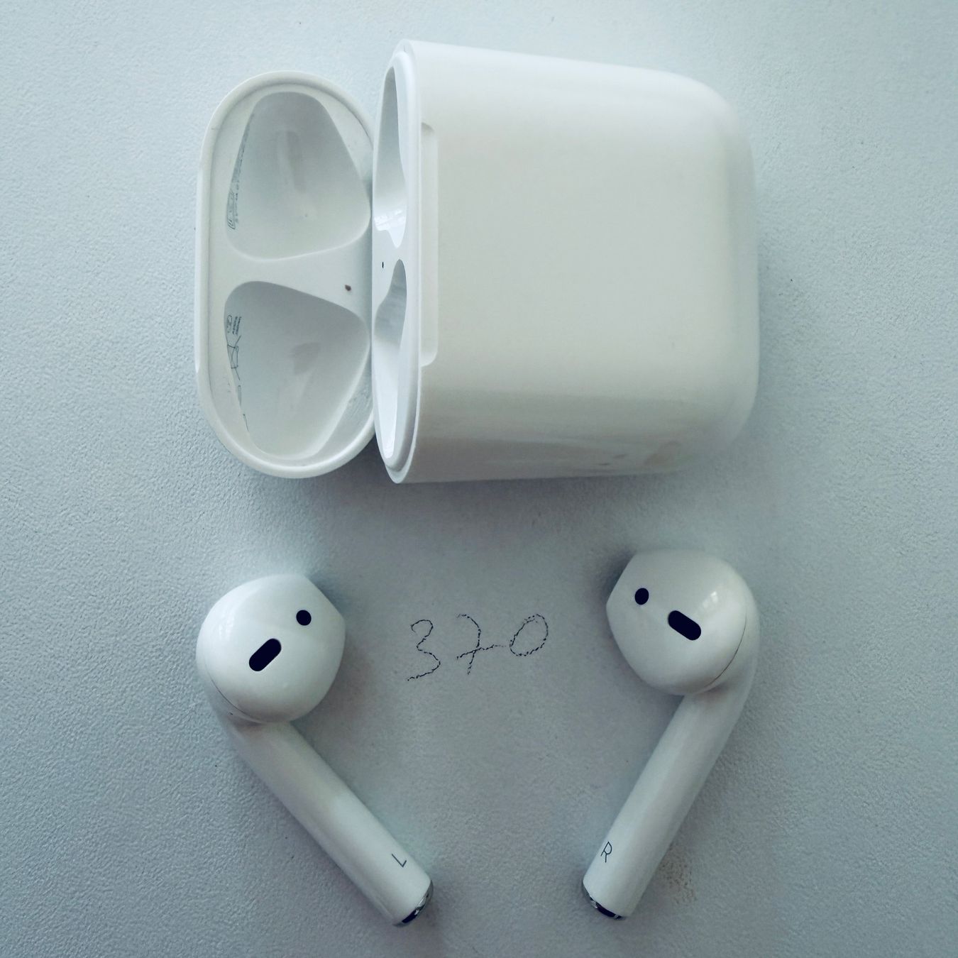 Apple Cuffie: Original Apple AirPods 2 Gen. Wireless Kopfhörer & Case – Usato da Basel venduto da MY.AIRPODS.SHOP 2