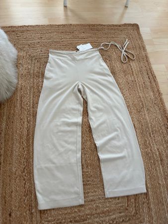 Zara Hose beige neu mit Etikett. Gr. S