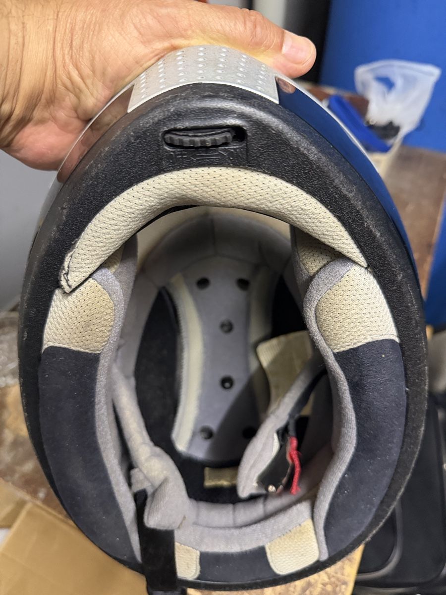Helme & Visiere: Motorradhelm schwarz Grösse M Gebraucht – Gebraucht aus Effretikon von Rover77