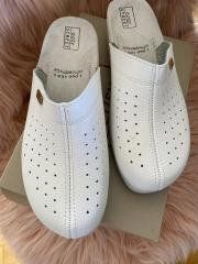 Herrenschuhe: FAST NEUER WEISSER PANTOFFEL GR.40 – Gebraucht aus pratteln von Mickely1