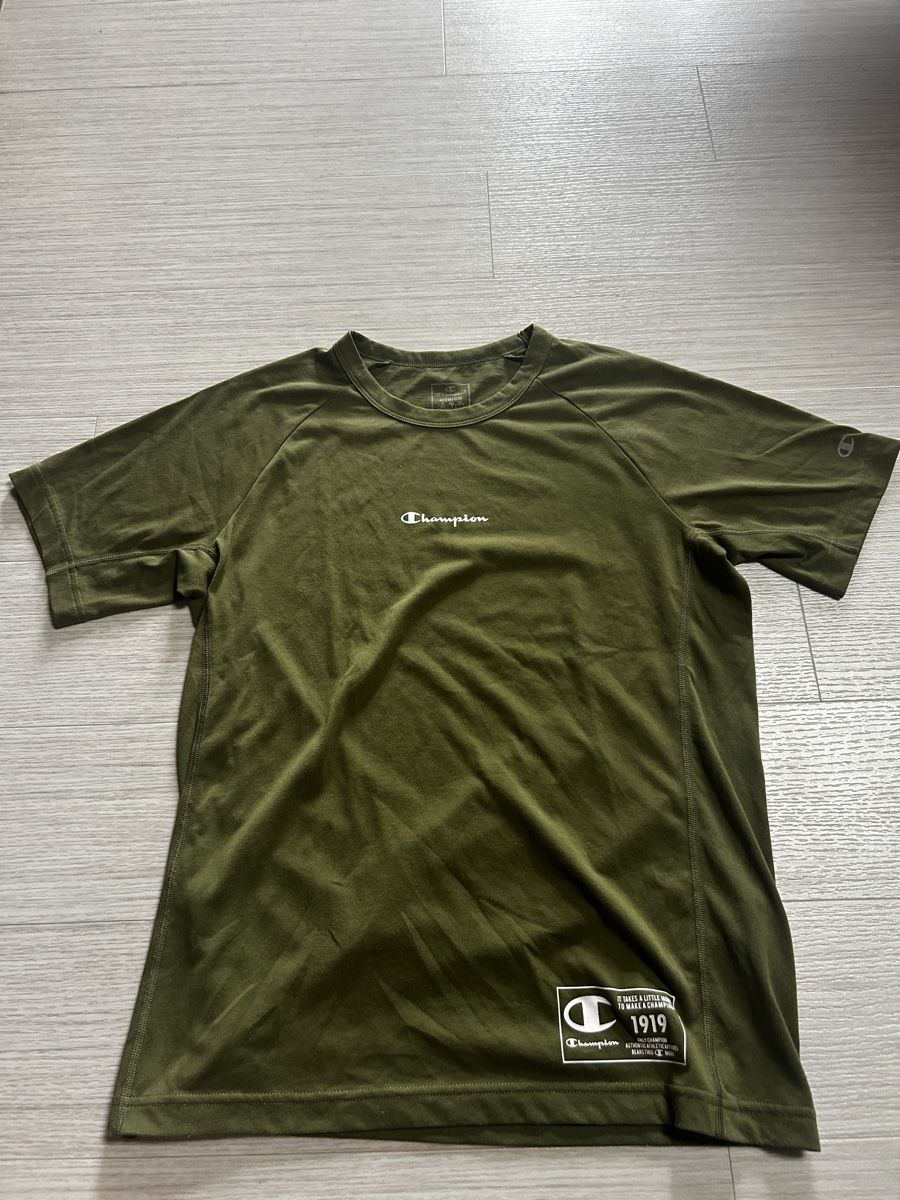 Champion T-shirt: T-shirt Champion - M – Usato da Reconvilier venduto da ako_6n9m