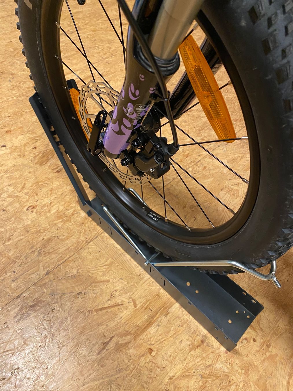 Cavalletti per biciclette: Fahrradständer 24"-29" Zoll – Nuovo (secondo la descrizione) da Giswil venduto da isearch 4