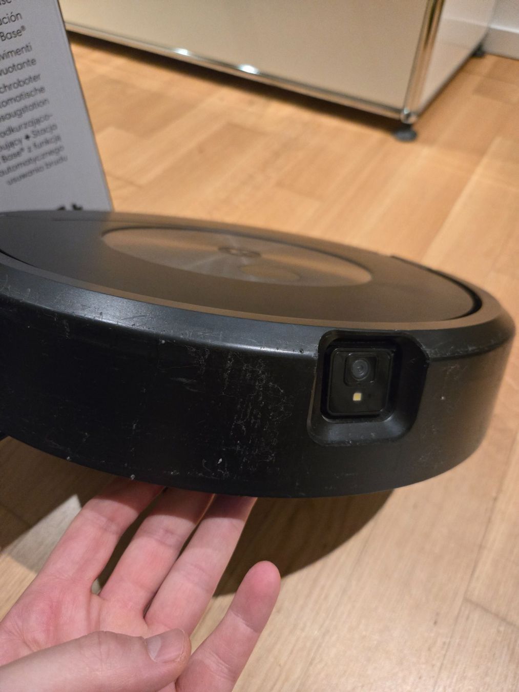 Irobot Staubsauger & Zubehör: iRobot Roomba Combo j7+ Saug-/Wischroboter mit Absaugstation – Gebraucht aus Basel von noah27 5