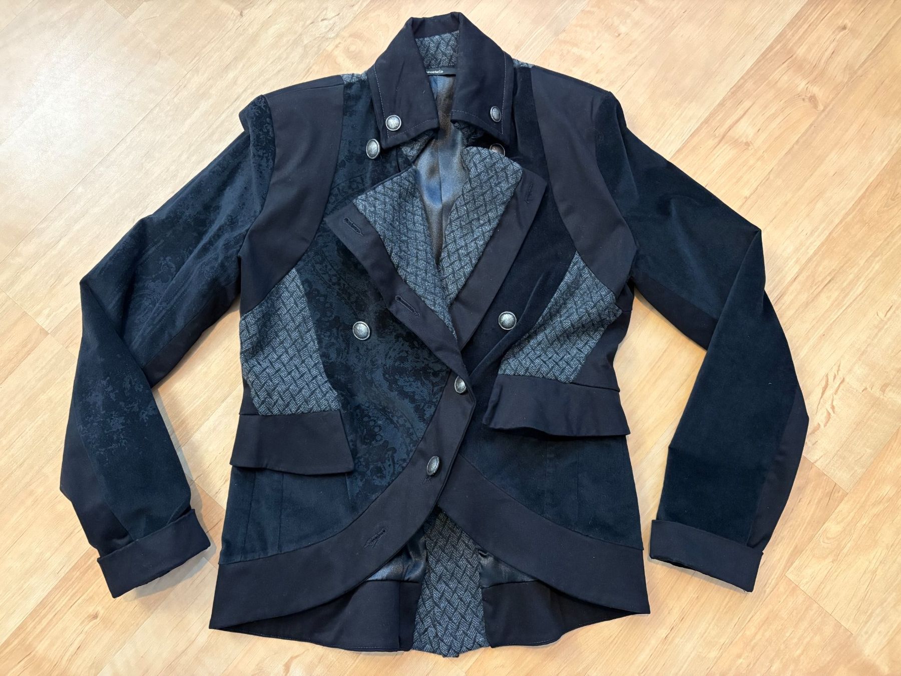 Giacche: Aussergewöhnliche Jacke Gr. M – Usato da Willisau venduto da ani_gtk8